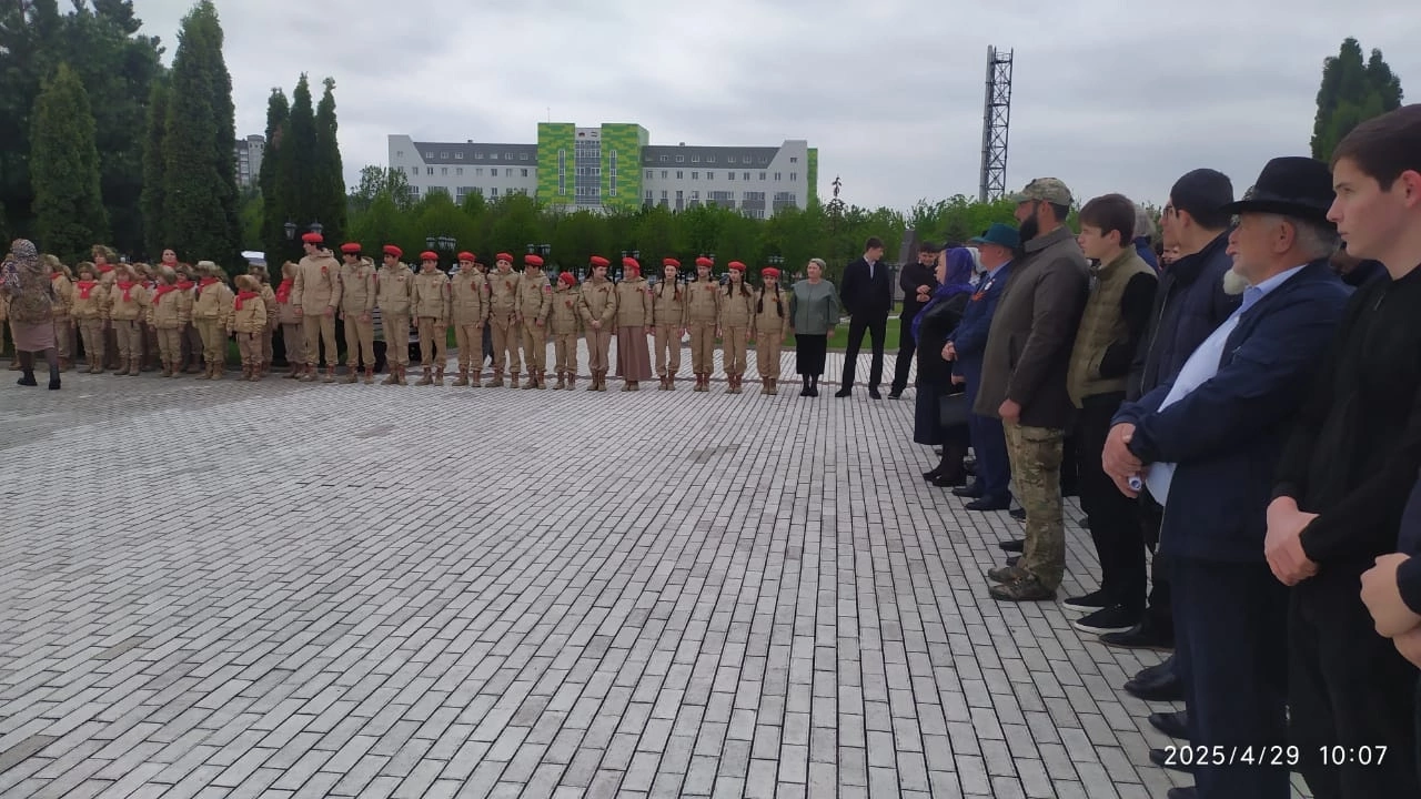 Возложение цветов.