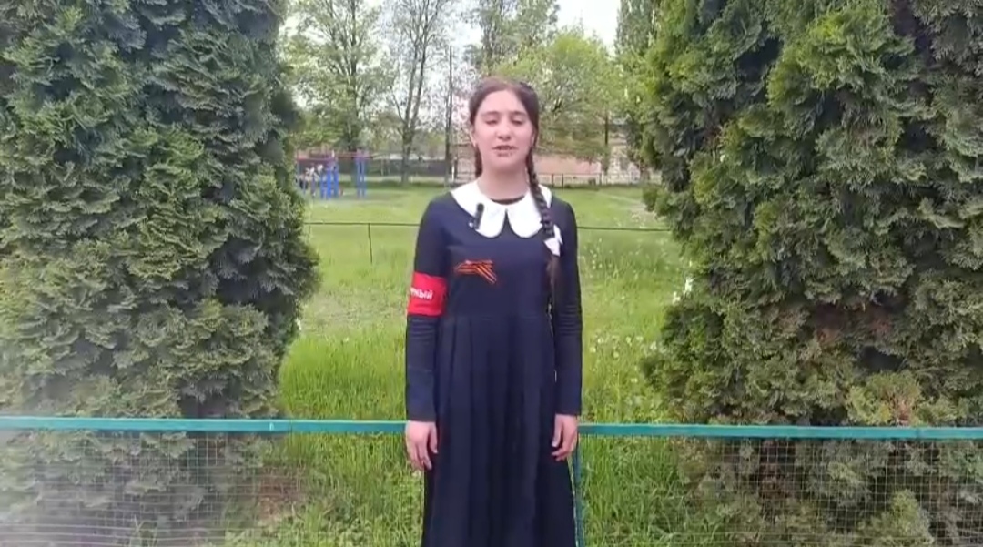 Активисты Движения первых поздравили жителей города.